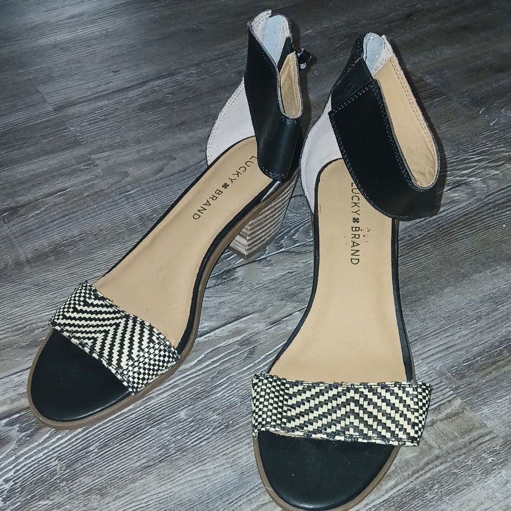 Lucky Brand Batima Ankle Strap Chevron  Sandals Sz 8W  EUC worn once Sz 8 WIDE
